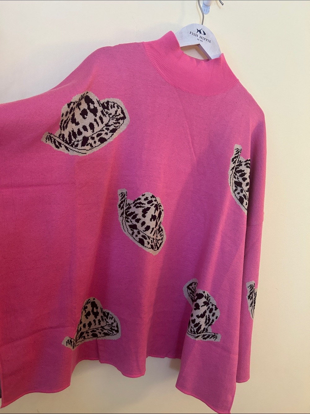 entro Women’s Large Sweater Bright Pink Mock Neck Animal Print Cowboy Hats NWT - Picture 4 of 16